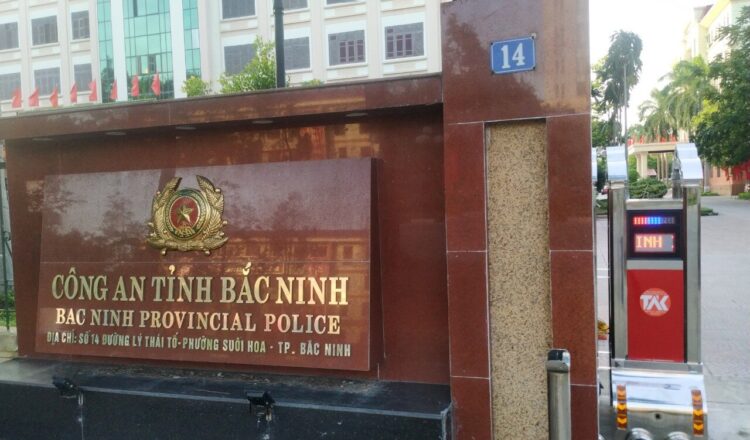 Cong xep inox bac ninh 2 Cổng xếp inox TAK-Y012 tại Công an Bắc Ninh Toàn An Khánh