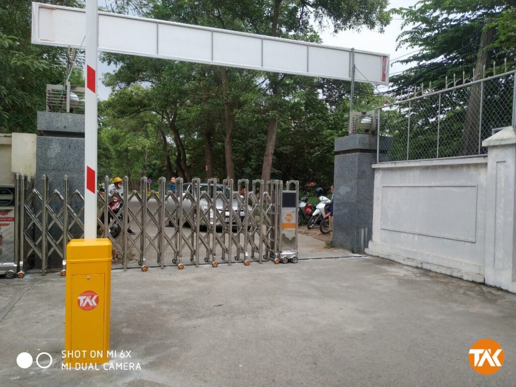 cong xep inox tai noi bai 1 Cổng xếp inox và Barie tại Chi cục Hải quan cửa khẩu Sân bay Nội Bài Toàn An Khánh