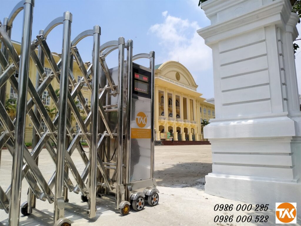 cong xep inox tai phu tho 3 Mẫu Cổng xếp Inox TAK-004 tại Nhà văn hóa lao động tỉnh Phú Thọ Toàn An Khánh