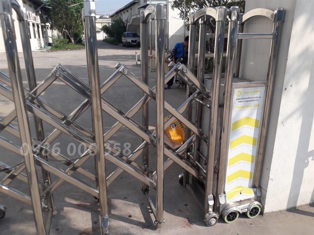  Sửa cổng xếp inox tại khu công nghiệp Quang Minh    