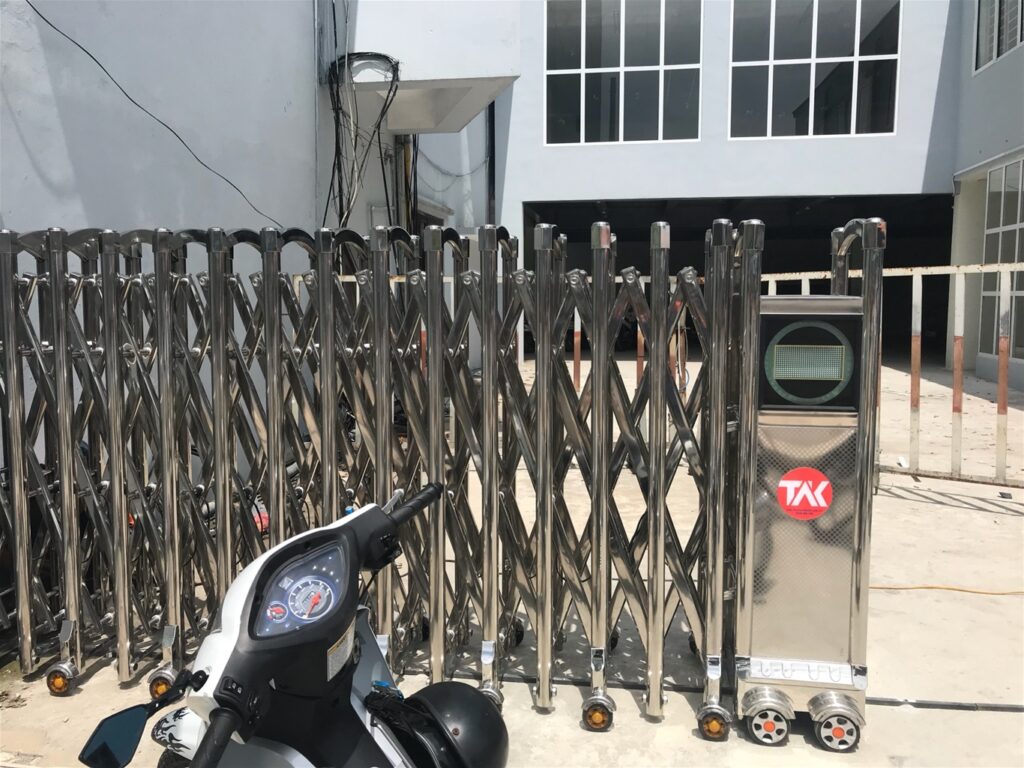 z1021329713728 b6269733484e54b28328d2f7a6eee9c2 Hai bộ cổng xếp inox tại Hà Nội Toàn An Khánh